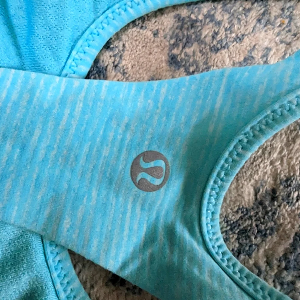 NWOT LULULEMON Top size 6 - Picture 4 of 5